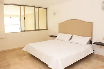 Ocean Plaza Condos 3*